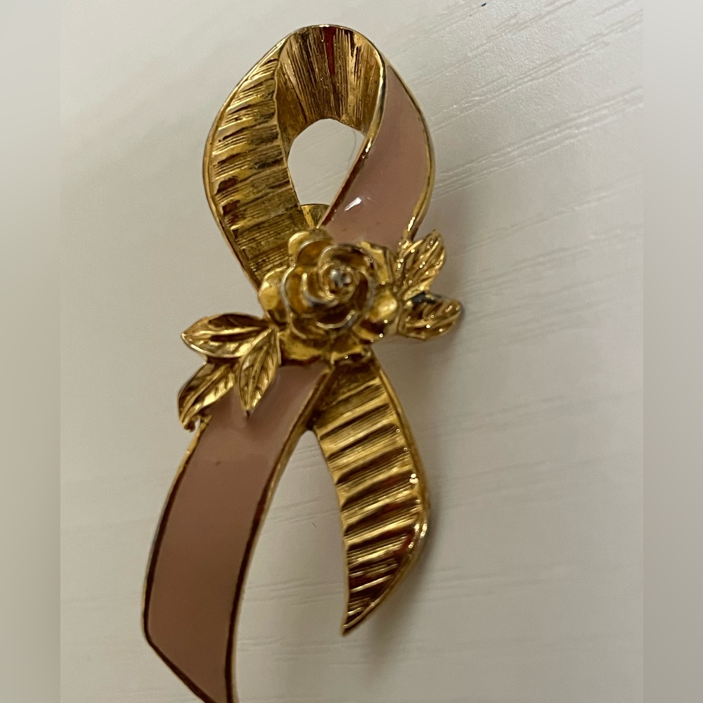Vintage Avon Breast Cancer Ribbon Brooch/Pin
